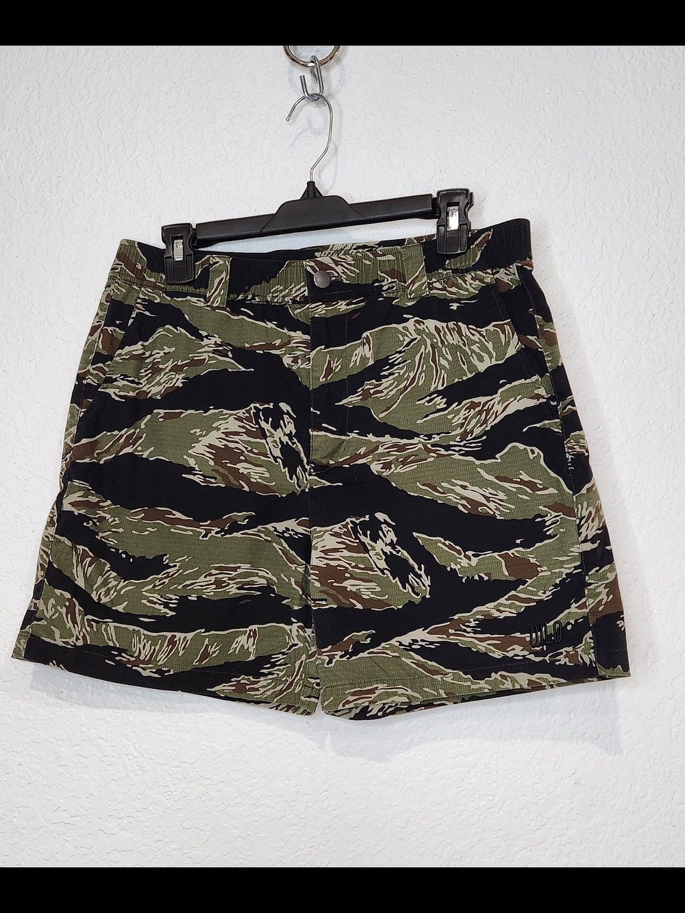 QILO Men’s Camo Tiger-Stripe Bermuda Shorts - Olive/Black